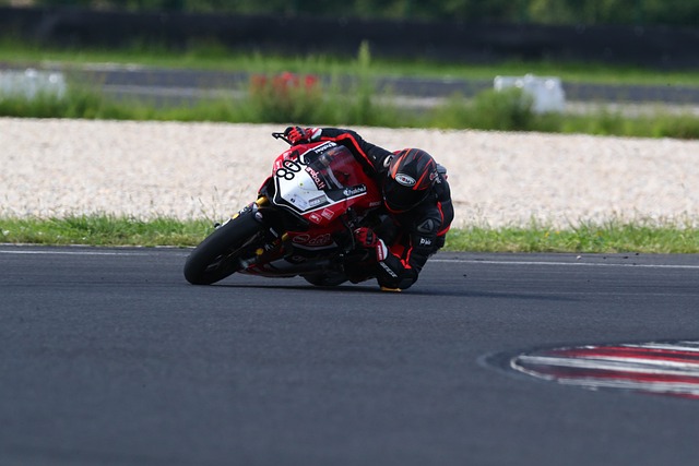 尽管面临诸 尽管面临诸